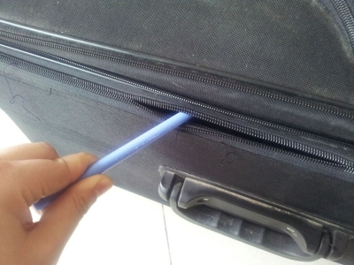 箱包拉链能被圆珠笔划开